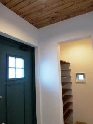 <玄関と収納>天井は板張り！
