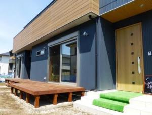 ウリン材の広々ウッドデッキ♪