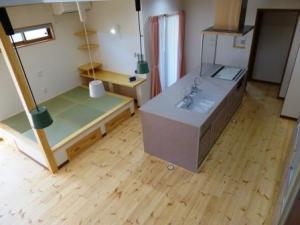 キッチン前に小上がり畳コーナー