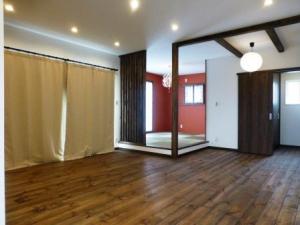 素足に心地よいパイン無垢フロアー