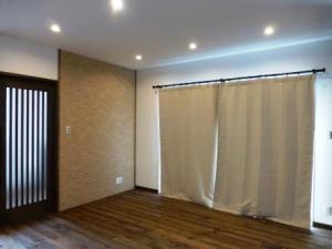 壁に吸湿・消臭効果のあるエコカラット