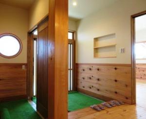 桧の８寸角大黒柱がアクセント