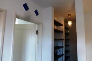 ドアの上にガラスブロック