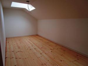 小屋裏収納は天窓で明るさを♪