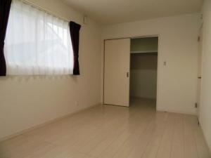 ウォークインクローゼットをつけた寝室