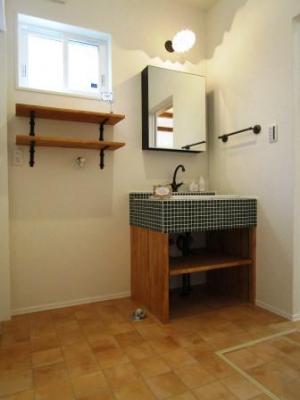 洗面台も手づくりしました