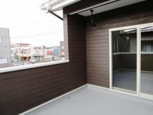 和・洋室のどちらからも出られるバルコニー