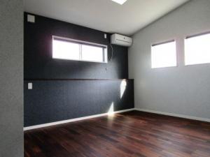 寝室-アカシアのアンティーク風フロアー